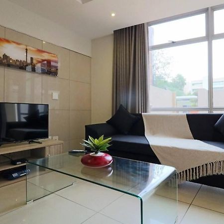 Upmarket Sandton Hydro Park Apartments Johannesburg Bagian luar foto