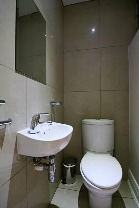 Upmarket Sandton Hydro Park Apartments Johannesburg Bagian luar foto