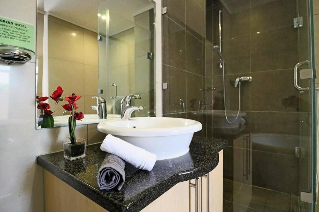 Upmarket Sandton Hydro Park Apartments Johannesburg Bagian luar foto