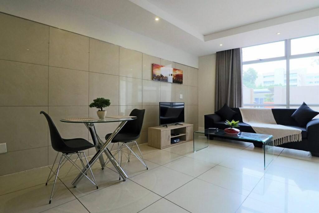 Upmarket Sandton Hydro Park Apartments Johannesburg Bagian luar foto