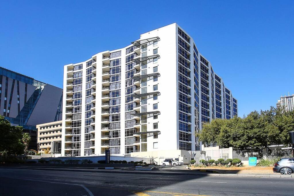 Upmarket Sandton Hydro Park Apartments Johannesburg Bagian luar foto